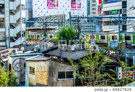 日本の東京都市景観 のんべい横丁 変貌する渋谷にあって まるで昭和にタイムスリップ の写真素材