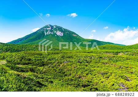 北海道 知床峠から望む羅臼岳 68828922