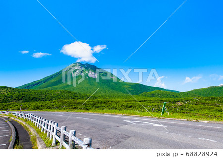 北海道 知床峠から望む羅臼岳 68828924