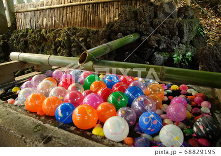 横浜 伊勢山皇大神宮 手水舎・ヨーヨー風船 新裏参道 ( 皇大神宮 ) 神奈川県 横浜市 西区 宮崎 横浜 伊勢山皇大神宮 手水舎・ヨーヨー風船 新裏参道 ( 皇大神宮 ) 神奈川県 横浜市 西区 宮崎 68829195