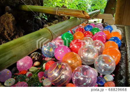 横浜　伊勢山皇大神宮　手水舎・ヨーヨー風船　新裏参道 （ 皇大神宮 ） 神奈川県 横浜市 西区 宮崎 68829668