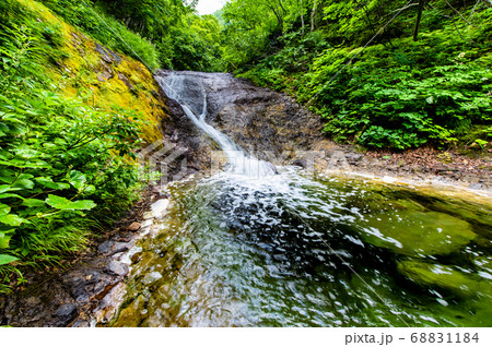北海道 知床半島　カムイワッカ湯の滝 一の滝 68831184