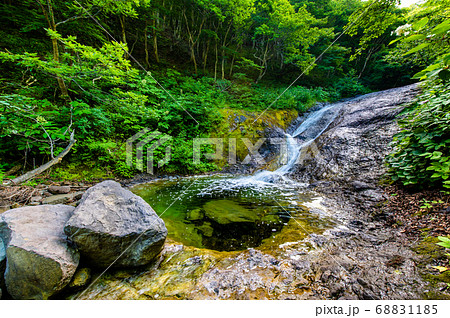 北海道 知床半島　カムイワッカ湯の滝 一の滝 68831185