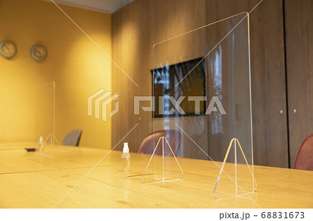 会議室　アクリルパーテーション 68831673