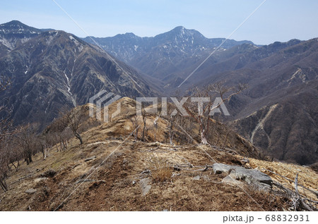 足尾 太平山南西尾根中腹から見る渡良瀬川源流の山々 足尾 太平山南西尾根中腹から見る渡良瀬川源流の山々 68832931