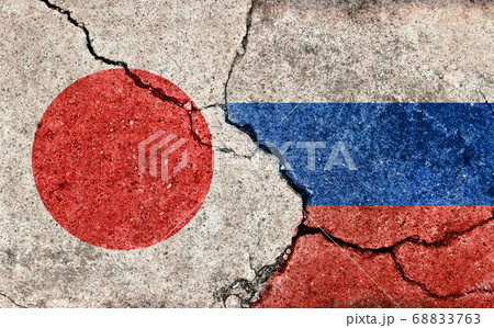 国際紛争 政治対立 汚れた国旗イラスト 日本 Vs ロシア ひび割れたコンクリートの壁のイラスト素材 6763