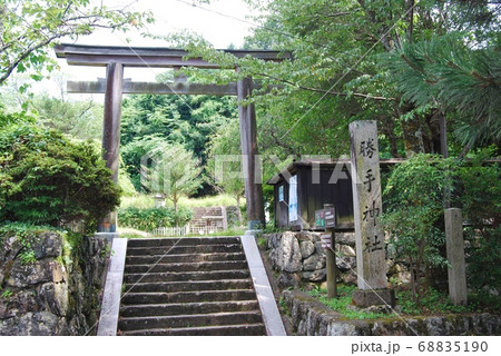勝手神社の鳥居風景 68835190