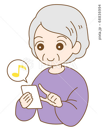 スマホを使っている笑顔のおばあちゃんと音符のマーク 68836994