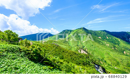 毛無峠の風景（毛無峠・破風岳・土鍋山を望む） 68840129