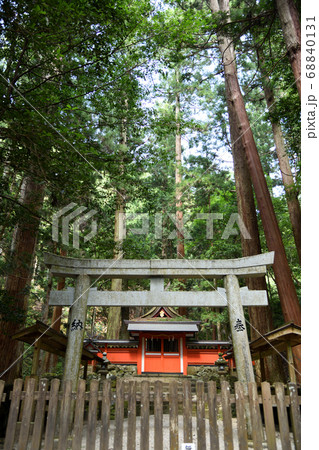 室生龍穴神社　本殿と境内社 68840131