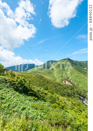 毛無峠の風景(毛無峠・破風岳・土鍋山を望む) 毛無峠の風景(毛無峠・破風岳・土鍋山を望む) 68840132