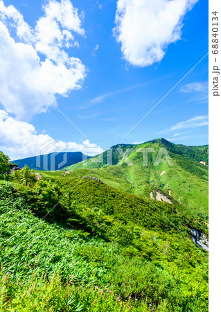 毛無峠の風景(毛無峠・破風岳・土鍋山を望む) 毛無峠の風景(毛無峠・破風岳・土鍋山を望む) 68840134