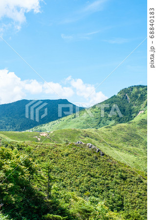毛無峠の風景(毛無峠・破風岳・土鍋山を望む) 毛無峠の風景(毛無峠・破風岳・土鍋山を望む) 68840183
