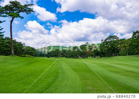 ゴルフ場 ゴルフコース フェアウェイ 68840270