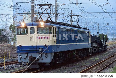 東海道本線　西湘貨物　JR貨物　EF65-2092（新鶴見）＋シキ801（日本通運） 68840350
