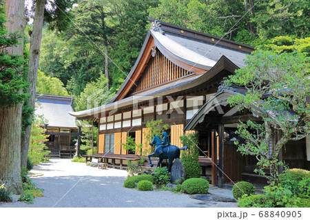 徳音寺本堂と木曽義仲公霊廟 長野県木曽町 徳音寺本堂と木曽義仲公霊廟 長野県木曽町 68840905