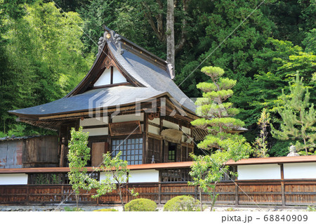 徳音寺木曽義仲公霊廟　長野県木曽町 68840909