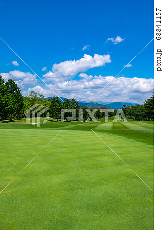 ゴルフ場 ゴルフコース パッティンググリーン 68841157