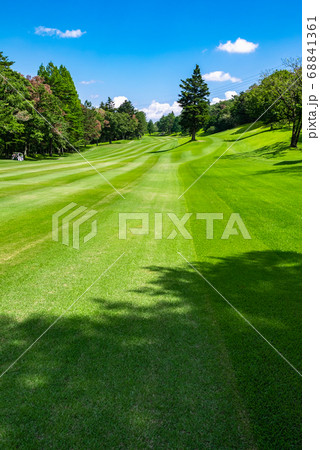 ゴルフ場 ゴルフコース フェアウェイ 68841361