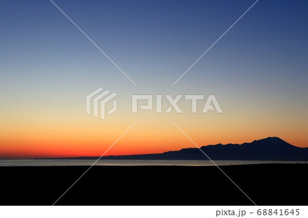 日の出前 68841645