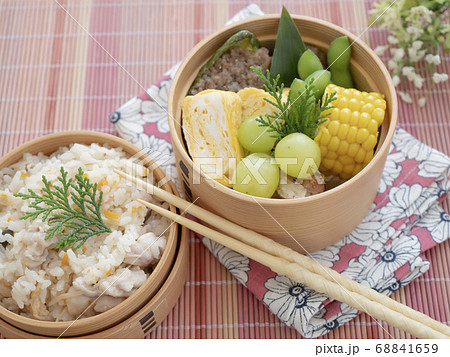 手作りのおいしい曲げわっぱのお弁当【炊き込みご飯】 68841659