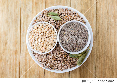 beans, chickpeas and lentils in bowls beans, chickpeas and lentils in bowls 68845082