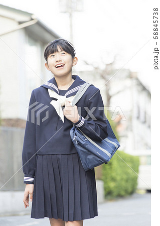 女子中学生　通学 