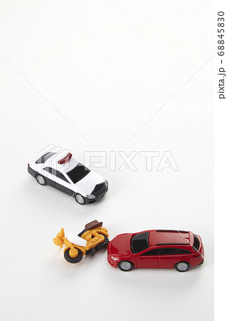 事故 車とバイク 事故 車とバイク 68845830
