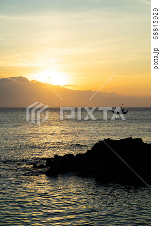 Sunset, sea, ocean Sunset, sea, ocean 68845929