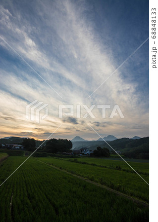 田んぼと夕暮れ 田んぼと夕暮れ 68848133