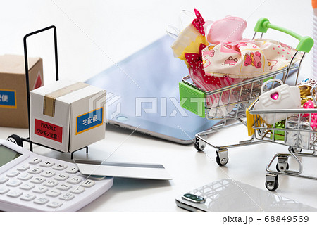 ネットショッピングのイメージ　オンラインショッピング 68849569