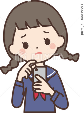 スマホを持つ困り顔の女子学生 68849593