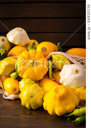 Yellow zucchini and pattison Yellow zucchini and pattison 68850256