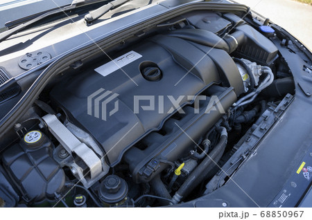 輸入車のエンジンルーム(直列6気筒 クリーニング済み) 輸入車のエンジンルーム(直列6気筒 クリーニング済み) 68850967