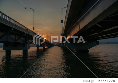 滋賀県琵琶湖に架かる琵琶湖大橋を撮影 滋賀県琵琶湖に架かる琵琶湖大橋を撮影 68851270
