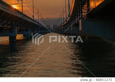 滋賀県琵琶湖に架かる琵琶湖大橋を撮影 68851272