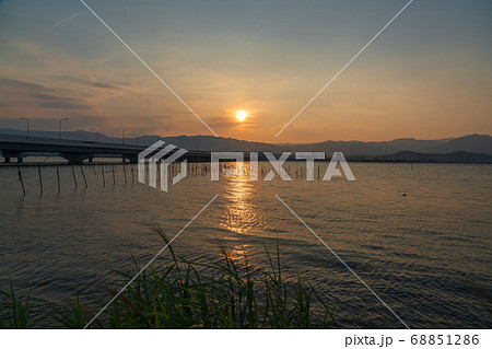 滋賀県琵琶湖に架かる琵琶湖大橋を撮影 滋賀県琵琶湖に架かる琵琶湖大橋を撮影 68851286