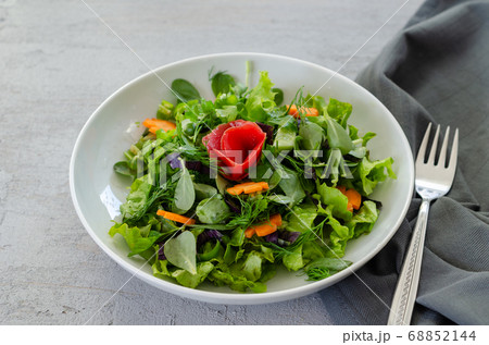 Fresh green salad Fresh green salad 68852144