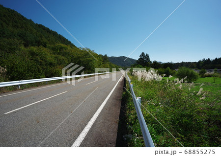 秋の開田高原西野 国道361号線を南東方向を望む 秋の開田高原西野 国道361号線を南東方向を望む 68855275