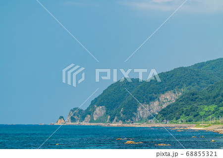 快晴の笹川流れと青い海 新潟県村上市 快晴の笹川流れと青い海 新潟県村上市 68855321