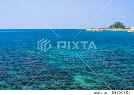 快晴の鼠ヶ関灯台と青い海 山形県鶴岡市 撮影 新潟県村上市 の写真素材