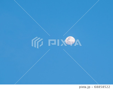 Full moon in the clear blue sky. 68858522