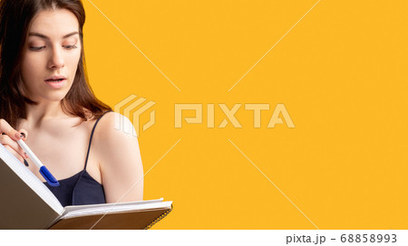 question face puzzled woman analyze information question face puzzled woman analyze information 68858993