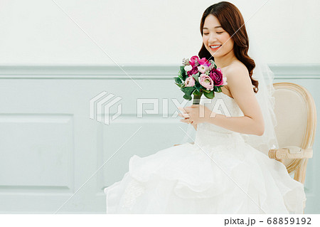 Happy Bride 68859192