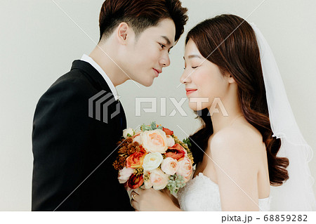 Happy Wedding 68859282