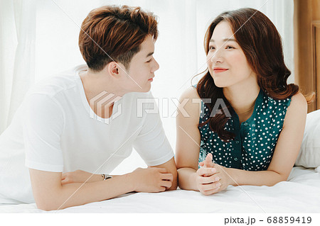 Happy couple 68859419