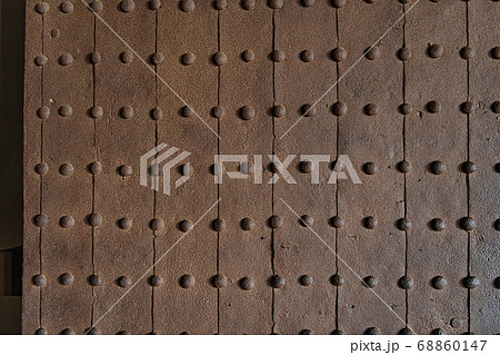 背景素材 姫路城鉄扉 68860147