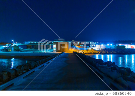 Night photo of Reykjavik city beach. Waterfront 68860540