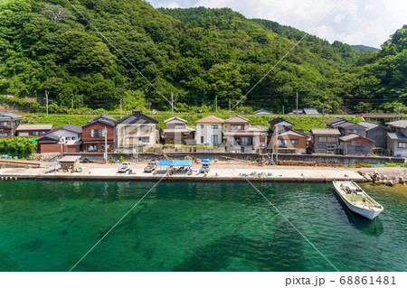 夏の脇川漁港の風景　新潟県村上市 68861481