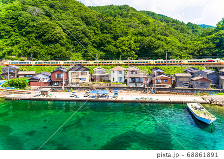 夏の脇川漁港と特急いなほ 新潟県村上市 夏の脇川漁港と特急いなほ 新潟県村上市 68861891